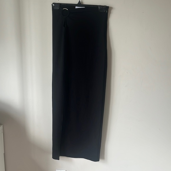 Black fitted bodycon midi skirt with slit and hook at waist - Picture 1 of 7